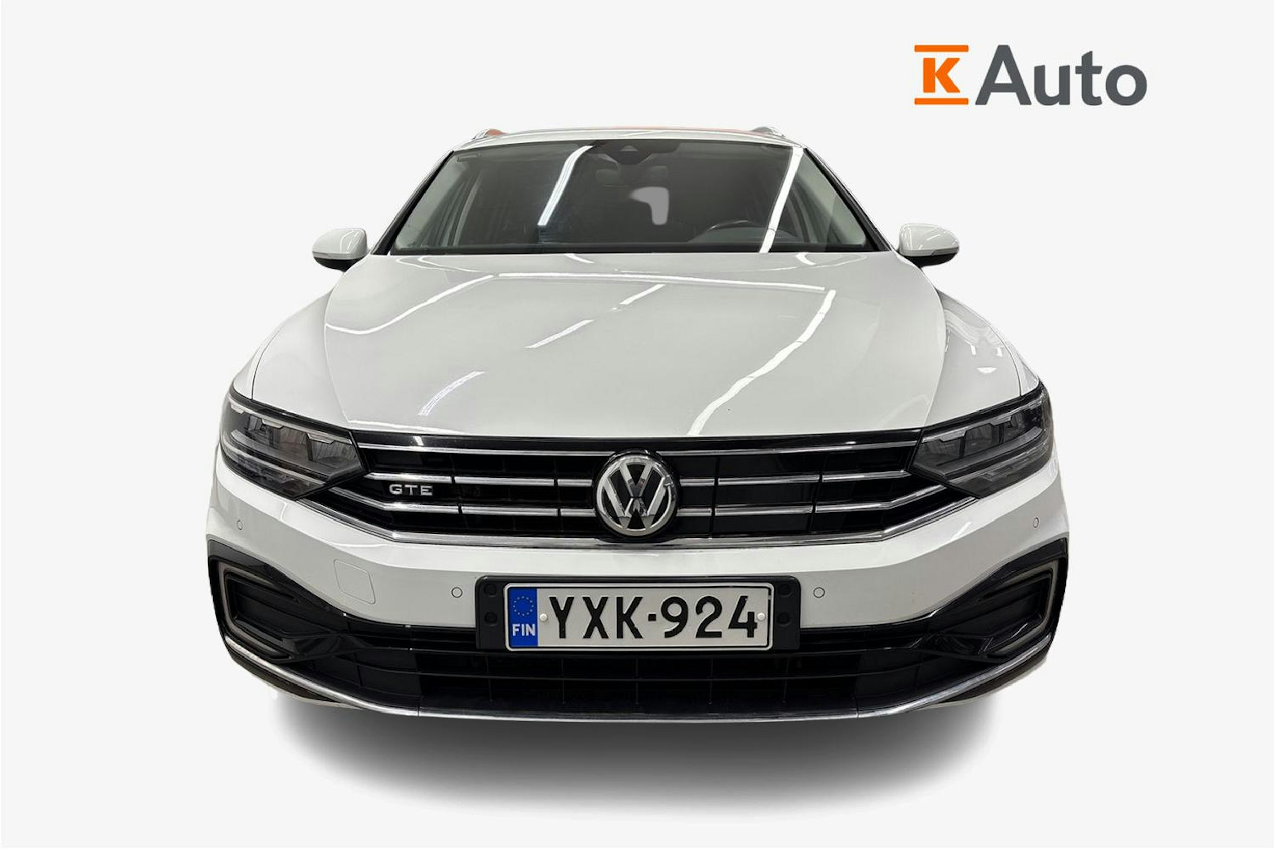 valkoinen Volkswagen Passat 2019 kuva 5.