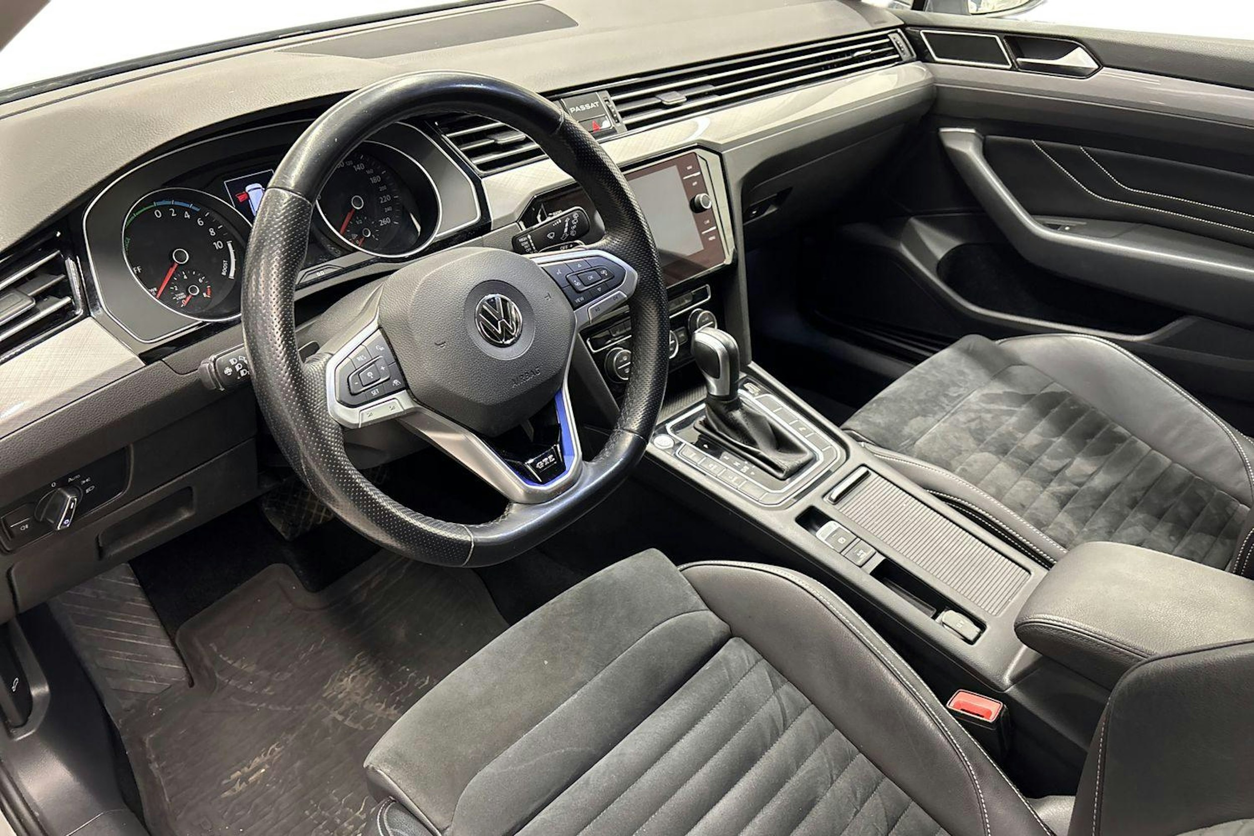 valkoinen Volkswagen Passat 2019 kuva 7.