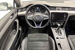 valkoinen Volkswagen Passat 2019 kuva 9.