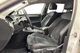valkoinen Volkswagen Passat 2019 kuva 10.