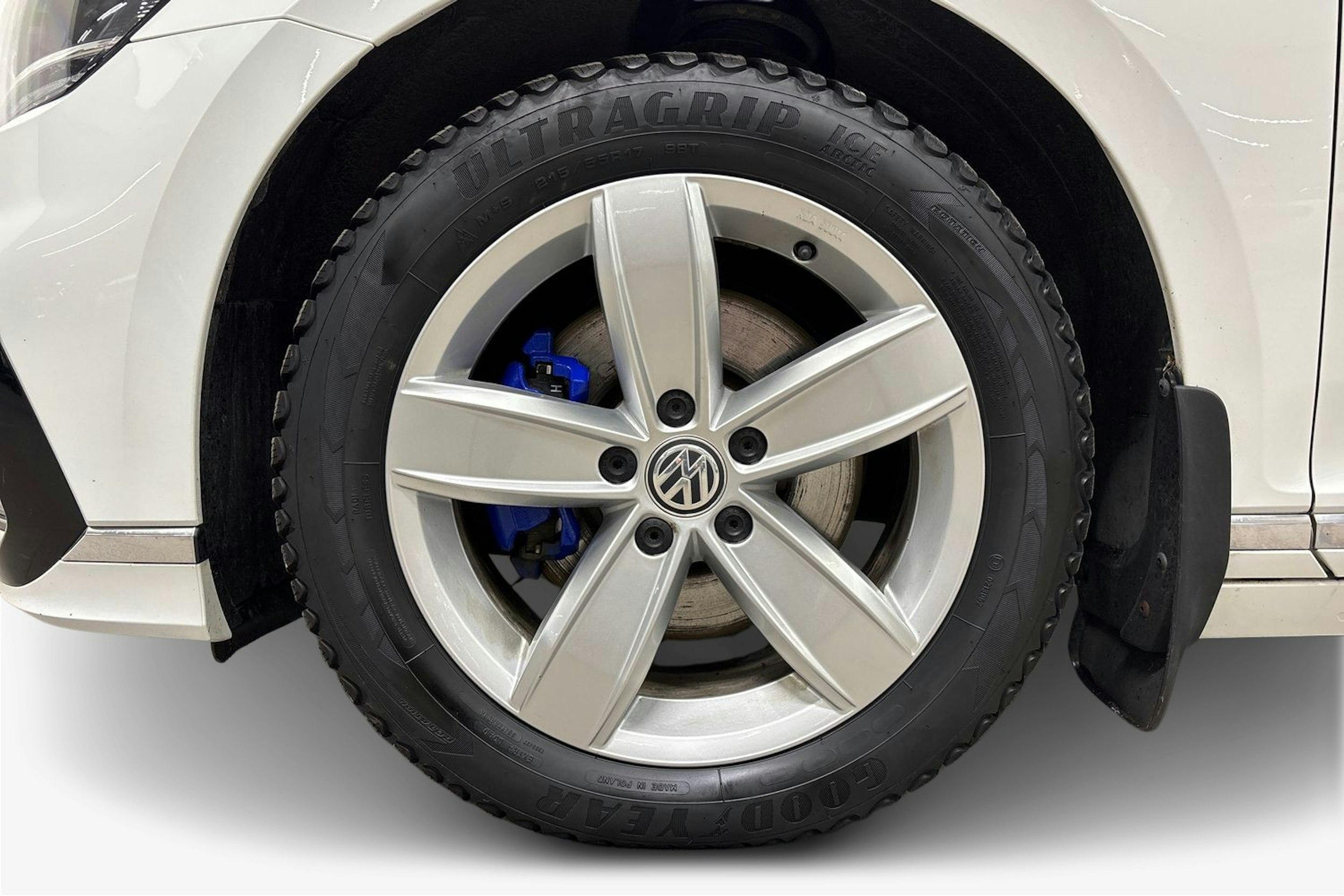 valkoinen Volkswagen Passat 2019 kuva 11.