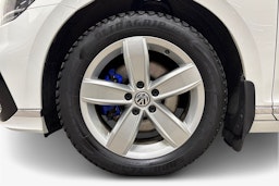 valkoinen Volkswagen Passat 2019 kuva 11.