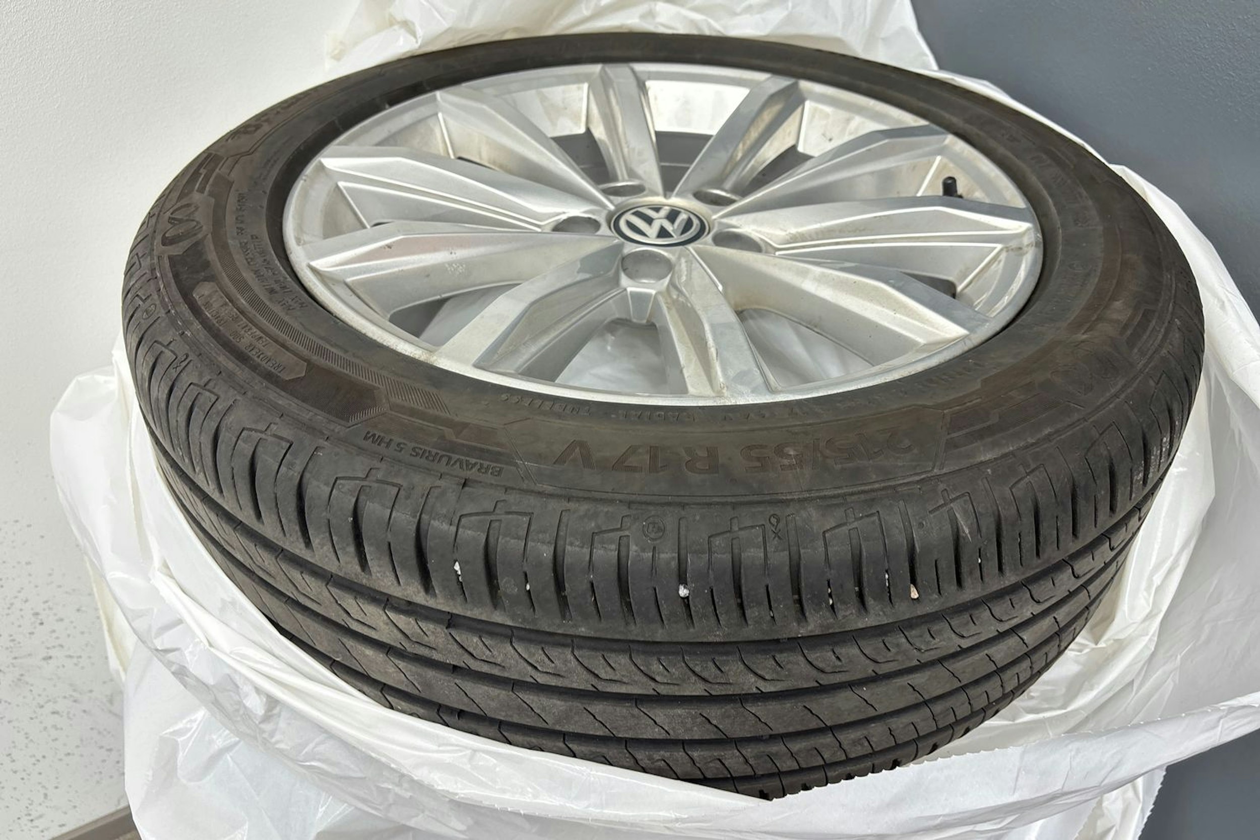 valkoinen Volkswagen Passat 2019 kuva 13.