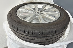 valkoinen Volkswagen Passat 2019 kuva 13.