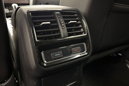 valkoinen Volkswagen Passat 2019 kuva 17.