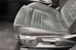 valkoinen Volkswagen Passat 2019 kuva 18.