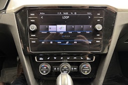 valkoinen Volkswagen Passat 2019 kuva 21.