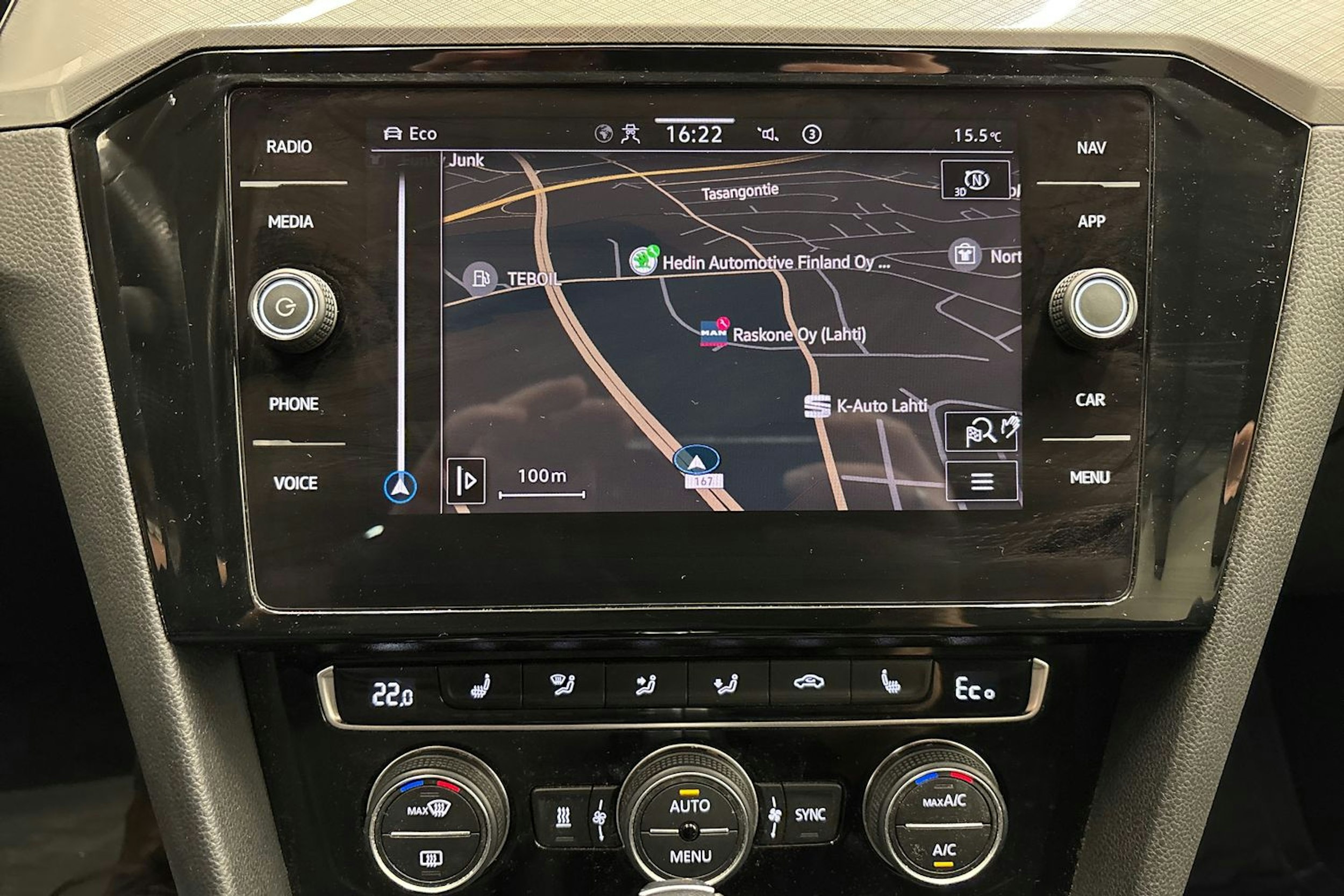 valkoinen Volkswagen Passat 2019 kuva 23.