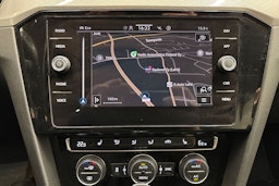 valkoinen Volkswagen Passat 2019 kuva 23.