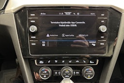 valkoinen Volkswagen Passat 2019 kuva 24.