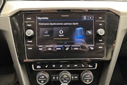 valkoinen Volkswagen Passat 2019 kuva 25.