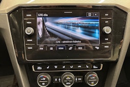 valkoinen Volkswagen Passat 2019 kuva 27.