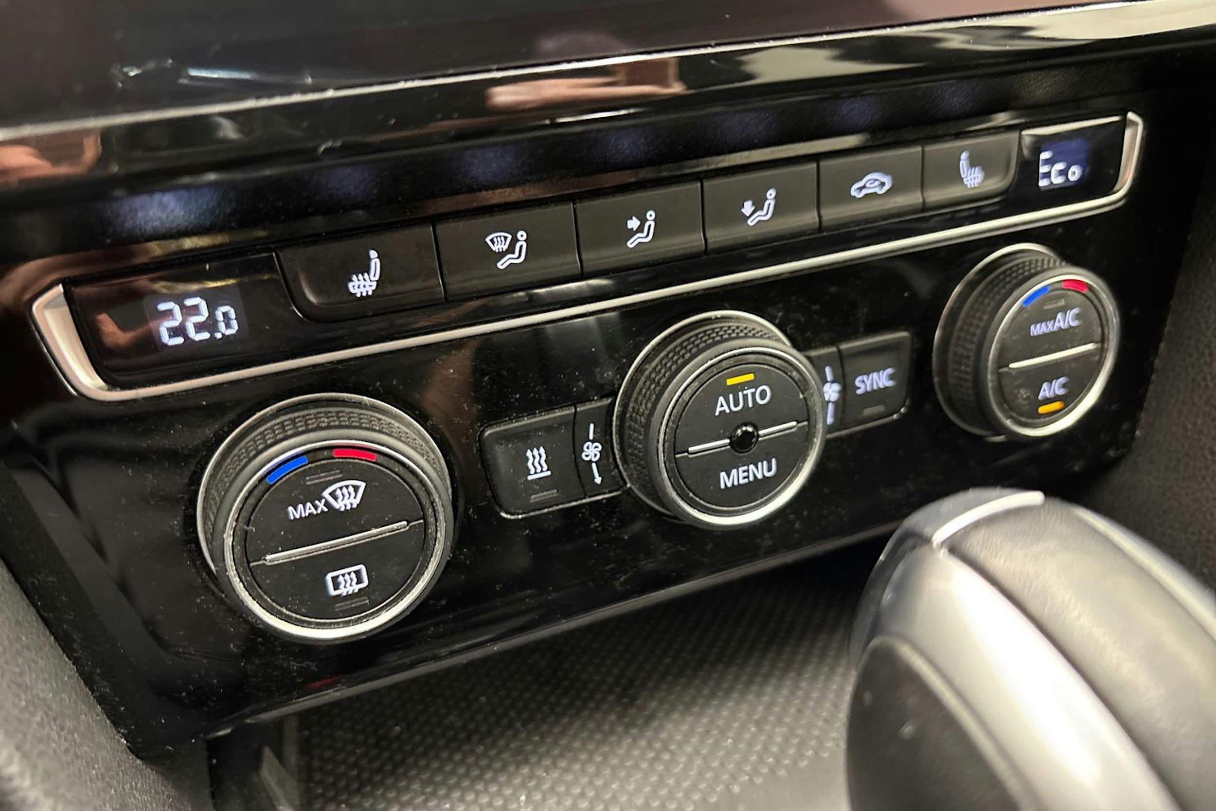 valkoinen Volkswagen Passat 2019 kuva 28.