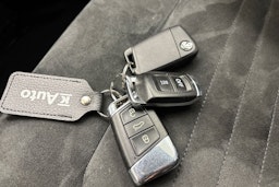 valkoinen Volkswagen Passat 2019 kuva 29.