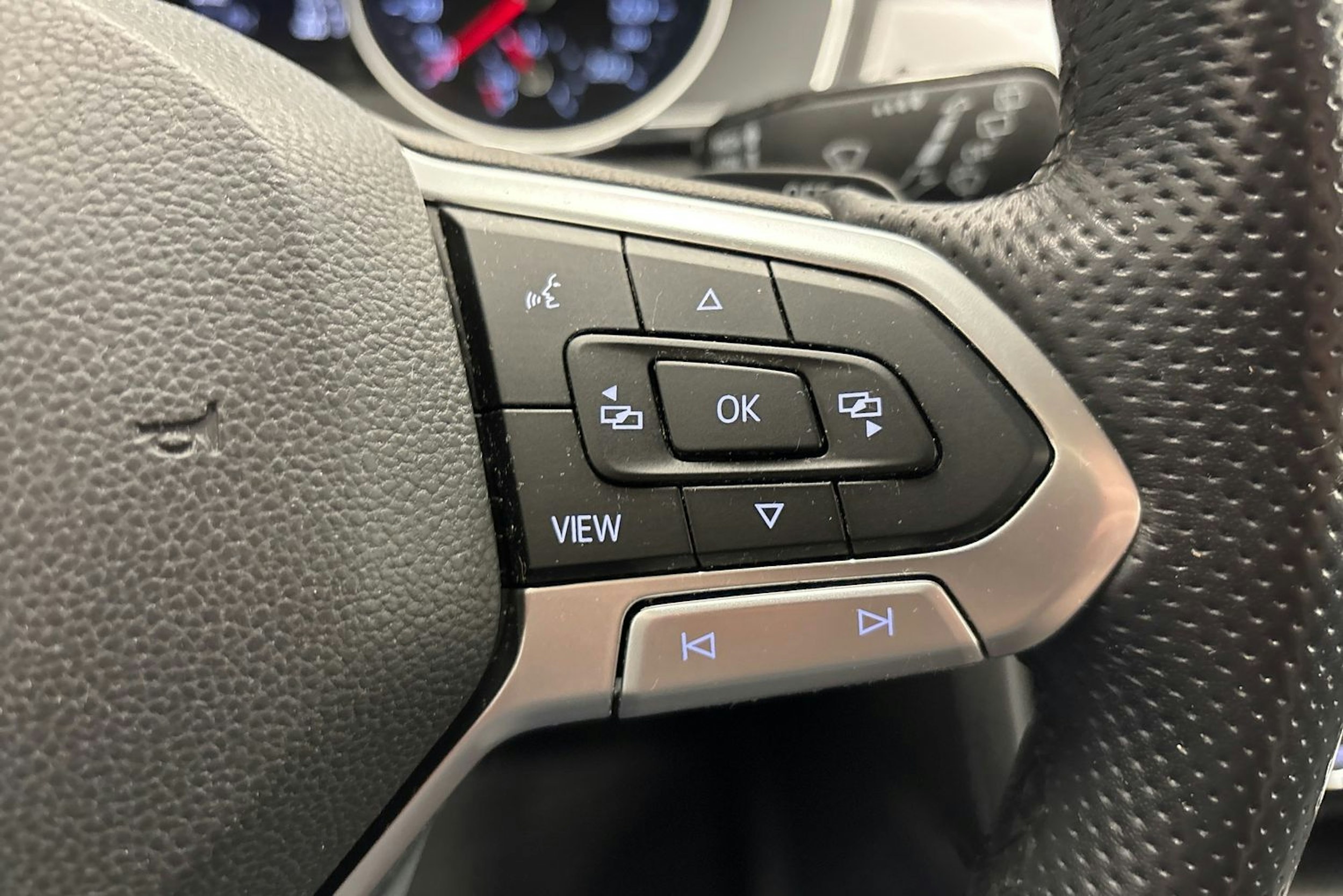 valkoinen Volkswagen Passat 2019 kuva 31.