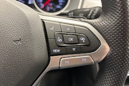 valkoinen Volkswagen Passat 2019 kuva 31.