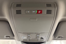 valkoinen Volkswagen Passat 2019 kuva 32.