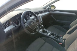 valkoinen Volkswagen Passat 2019 kuva 3.