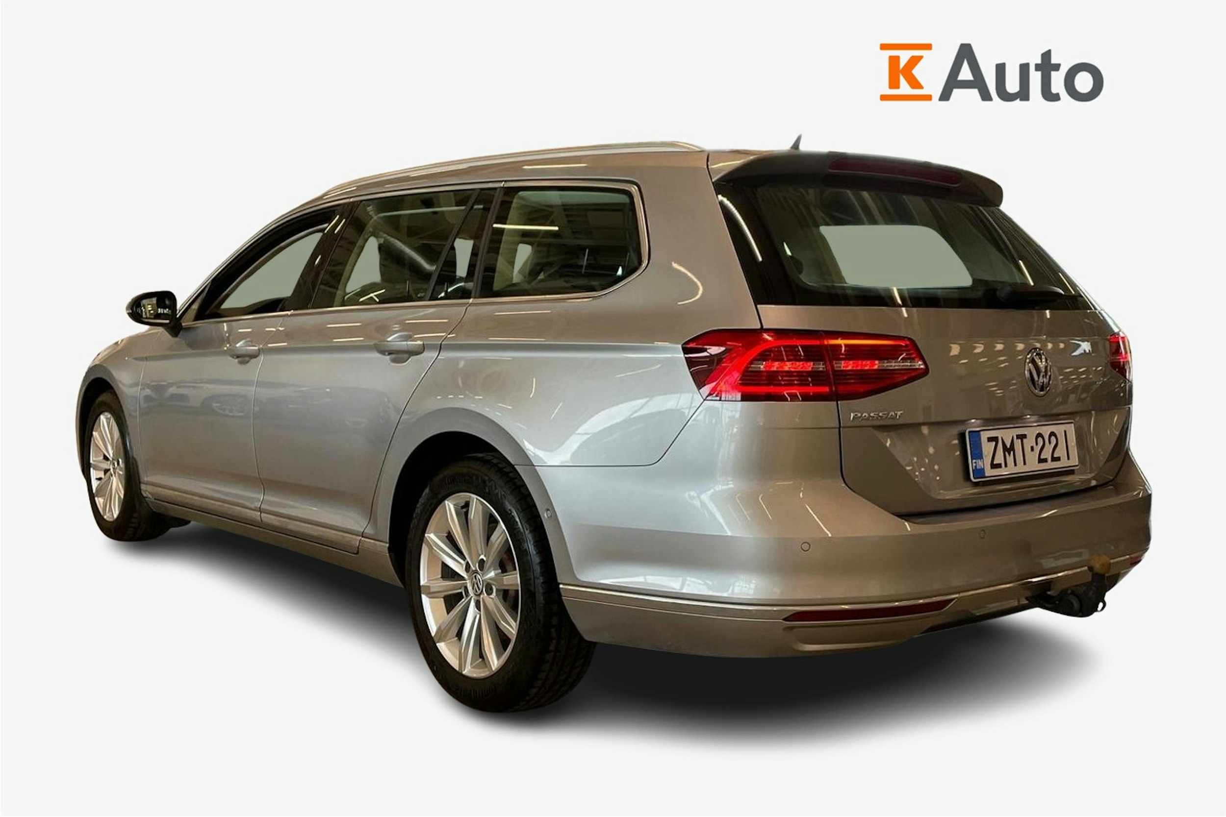 sininen Volkswagen Passat 2019 kuva 2.