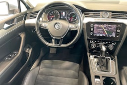 sininen Volkswagen Passat 2019 kuva 9.