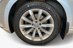 sininen Volkswagen Passat 2019 kuva 11.