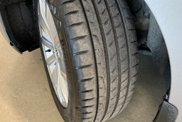 sininen Volkswagen Passat 2019 kuva 13.
