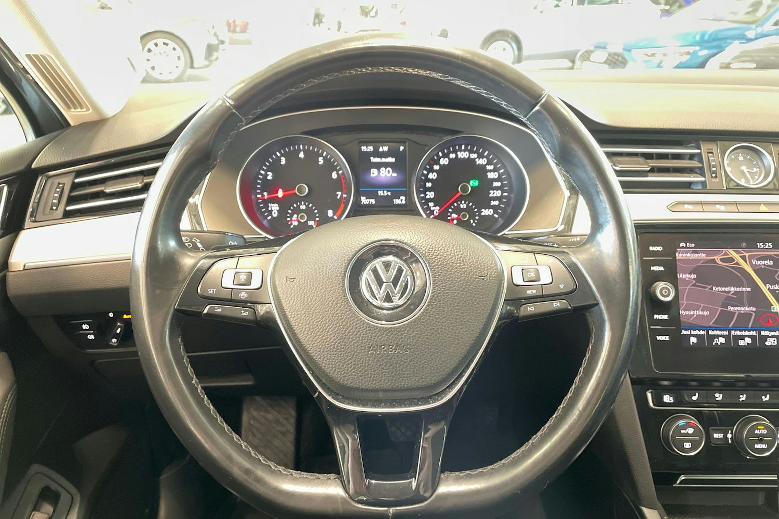 sininen Volkswagen Passat 2019 kuva 15.