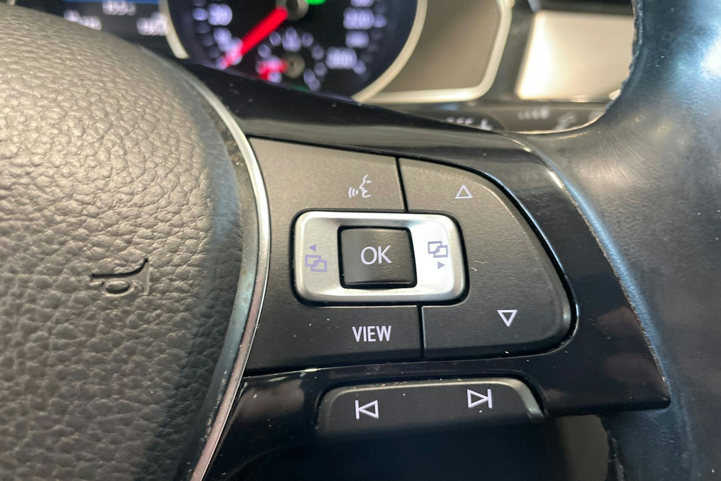 sininen Volkswagen Passat 2019 kuva 16.