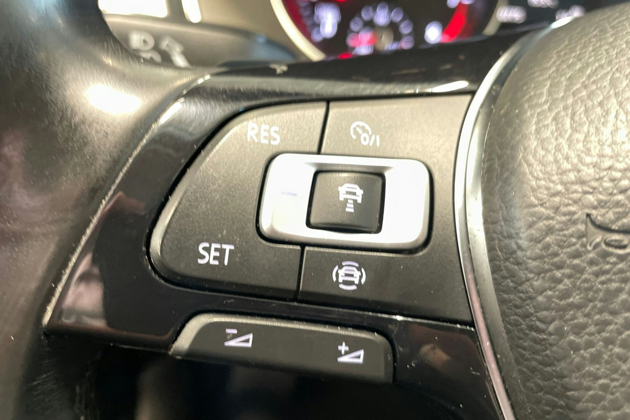sininen Volkswagen Passat 2019 kuva 17.