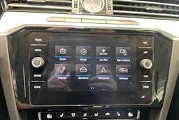 sininen Volkswagen Passat 2019 kuva 21.