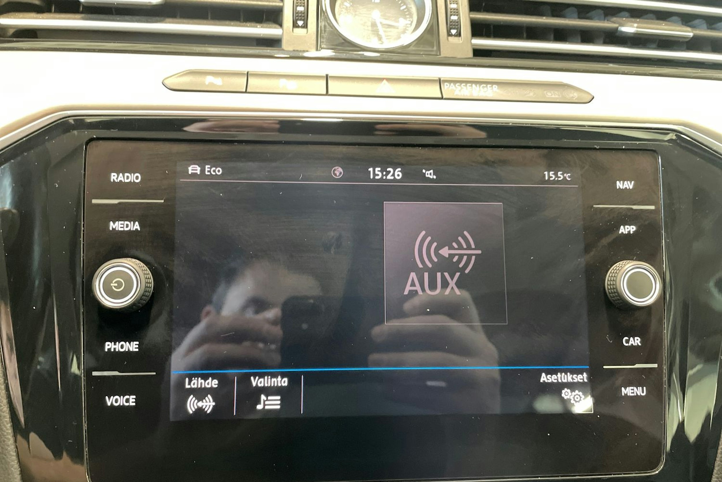 sininen Volkswagen Passat 2019 kuva 22.