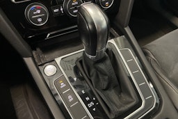 sininen Volkswagen Passat 2019 kuva 28.
