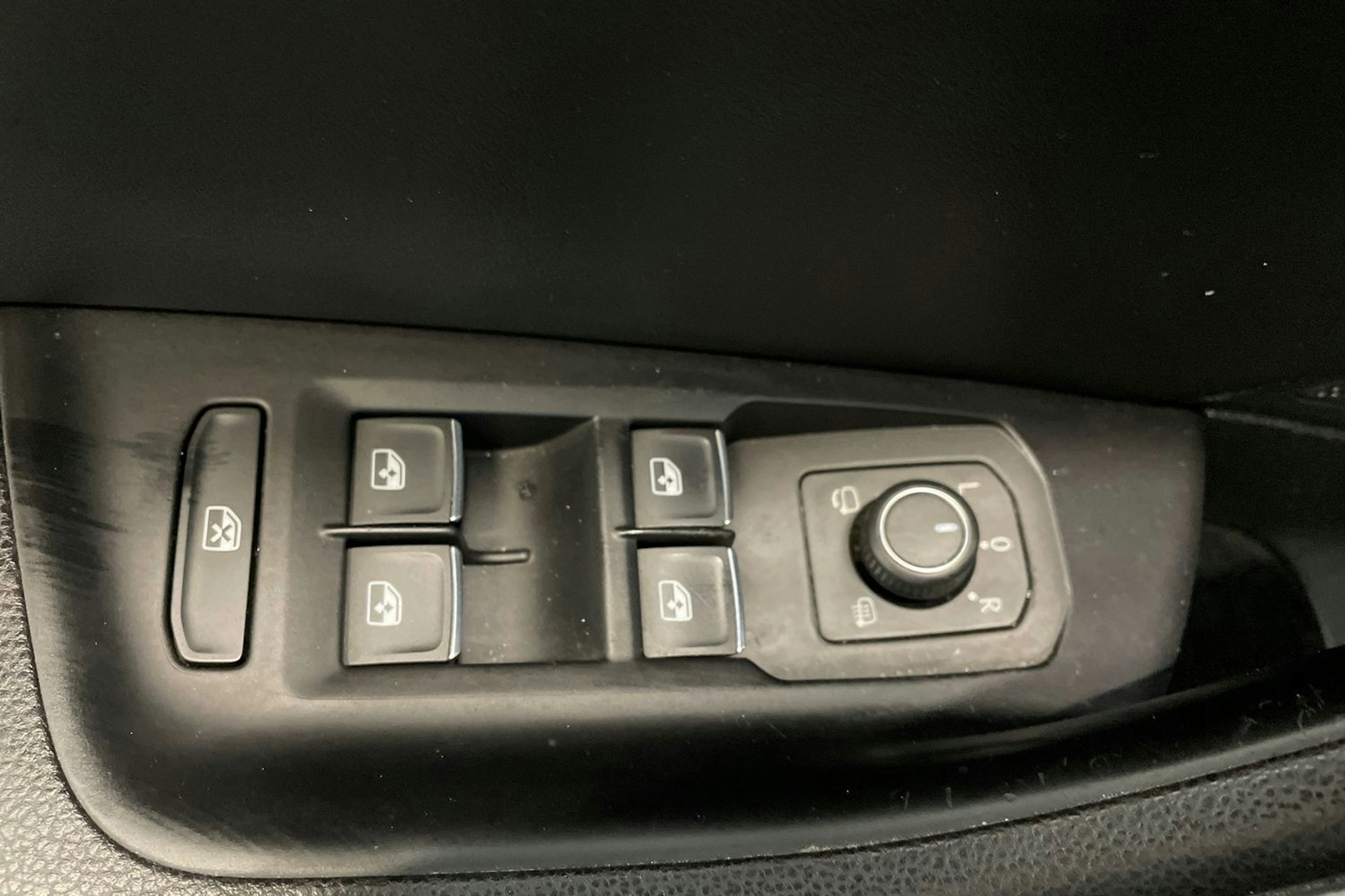 sininen Volkswagen Passat 2019 kuva 30.