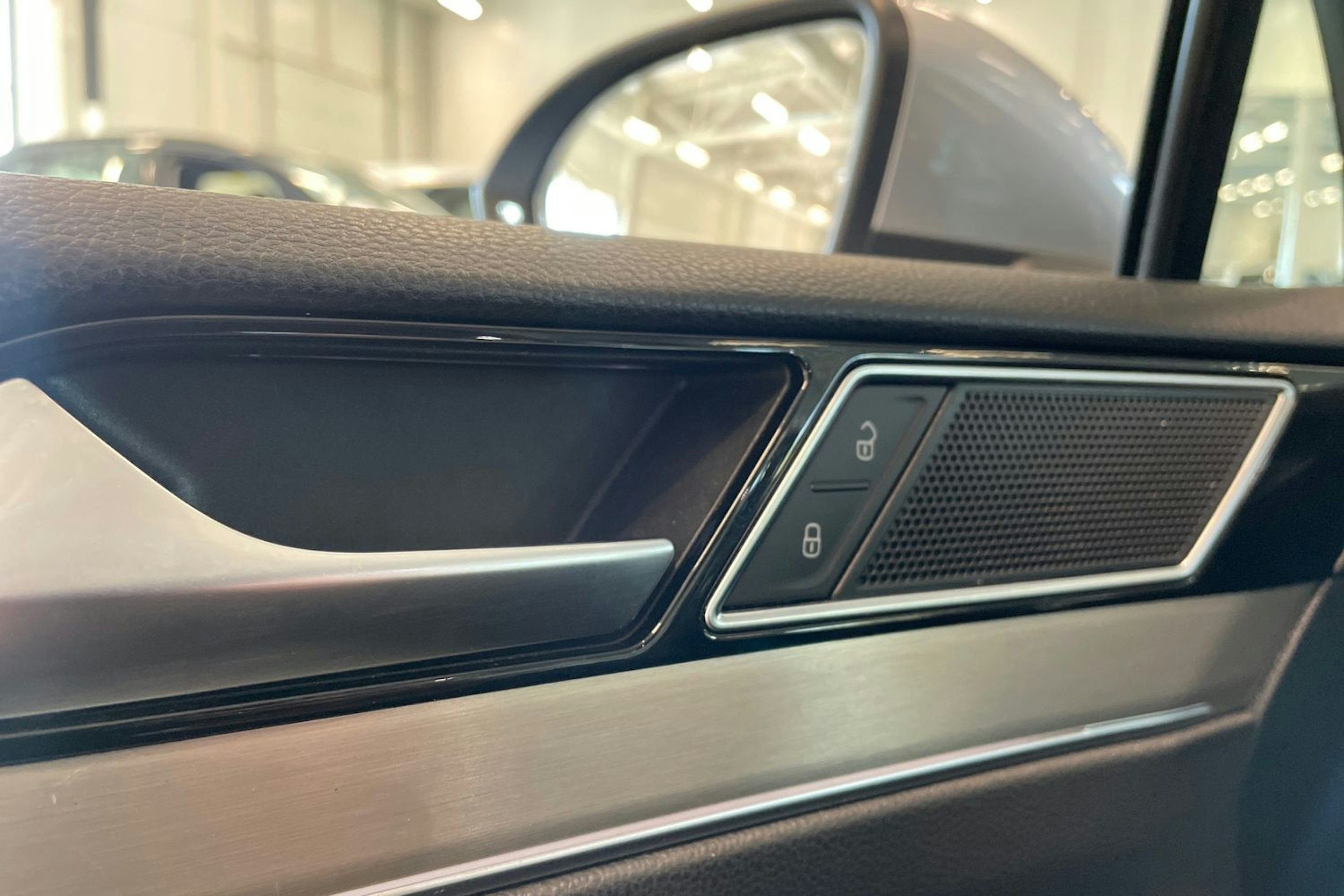 sininen Volkswagen Passat 2019 kuva 31.