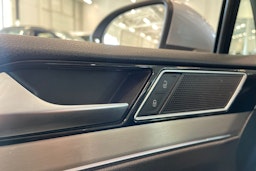 sininen Volkswagen Passat 2019 kuva 31.