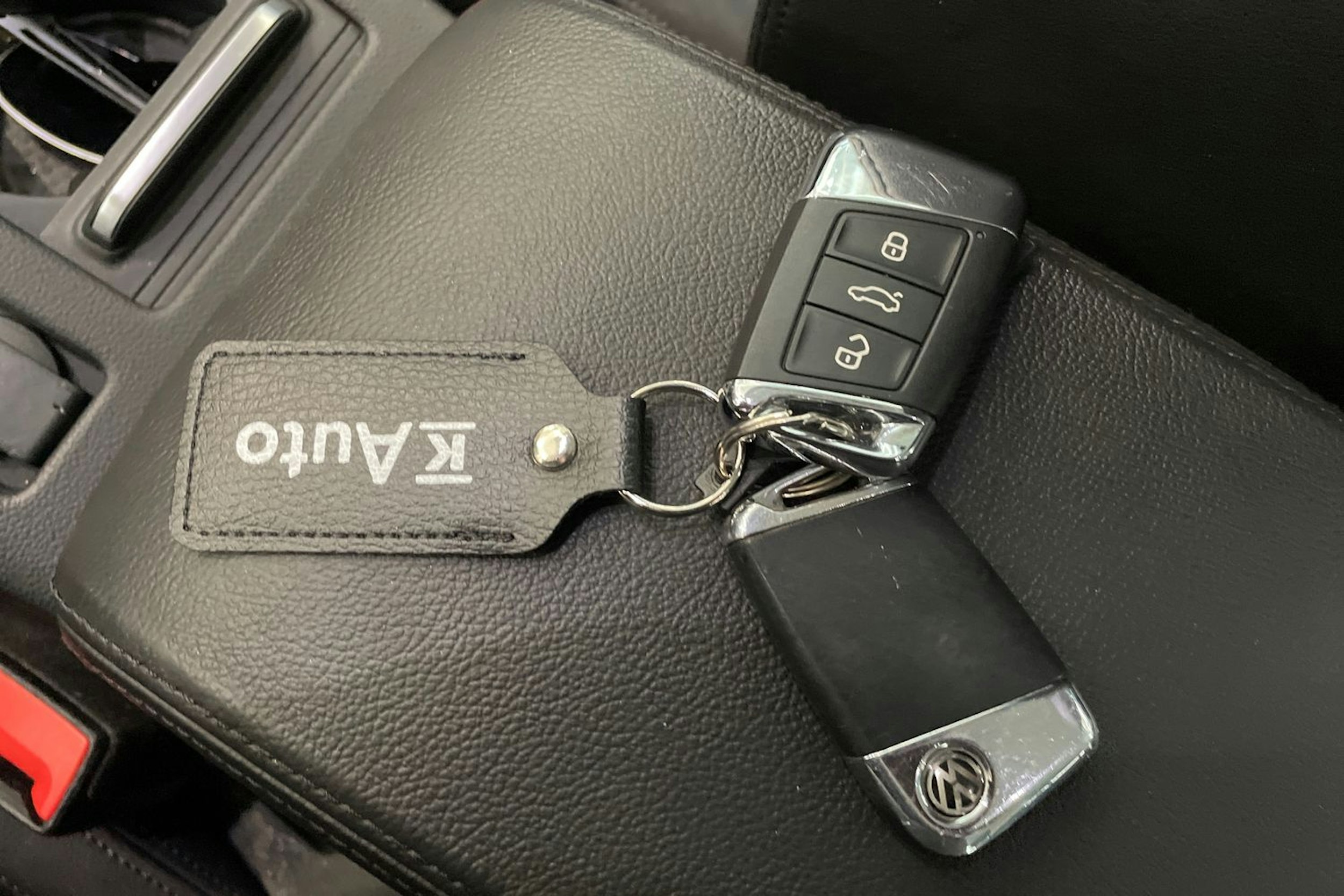 sininen Volkswagen Passat 2019 kuva 33.