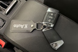 sininen Volkswagen Passat 2019 kuva 33.