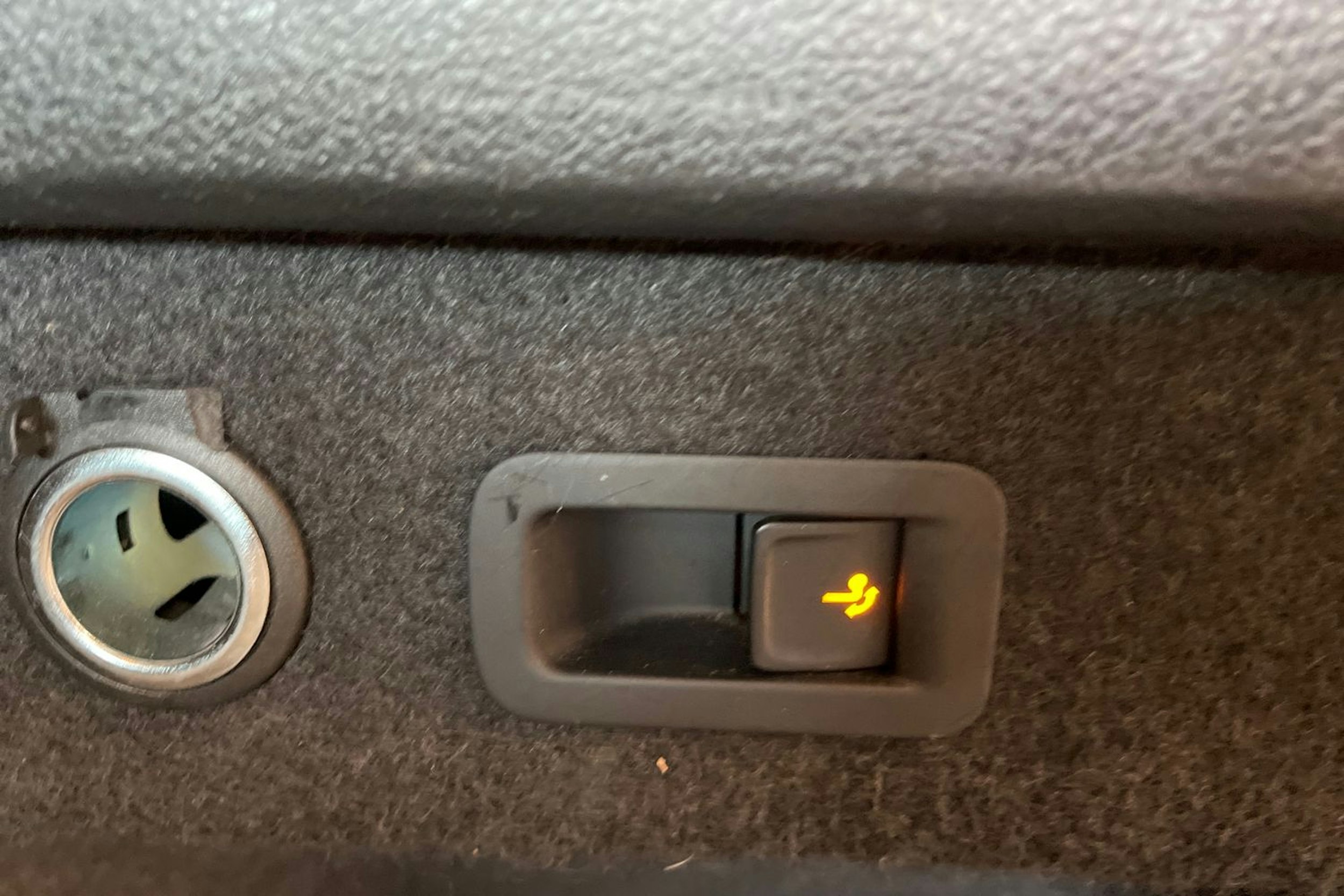 sininen Volkswagen Passat 2019 kuva 36.