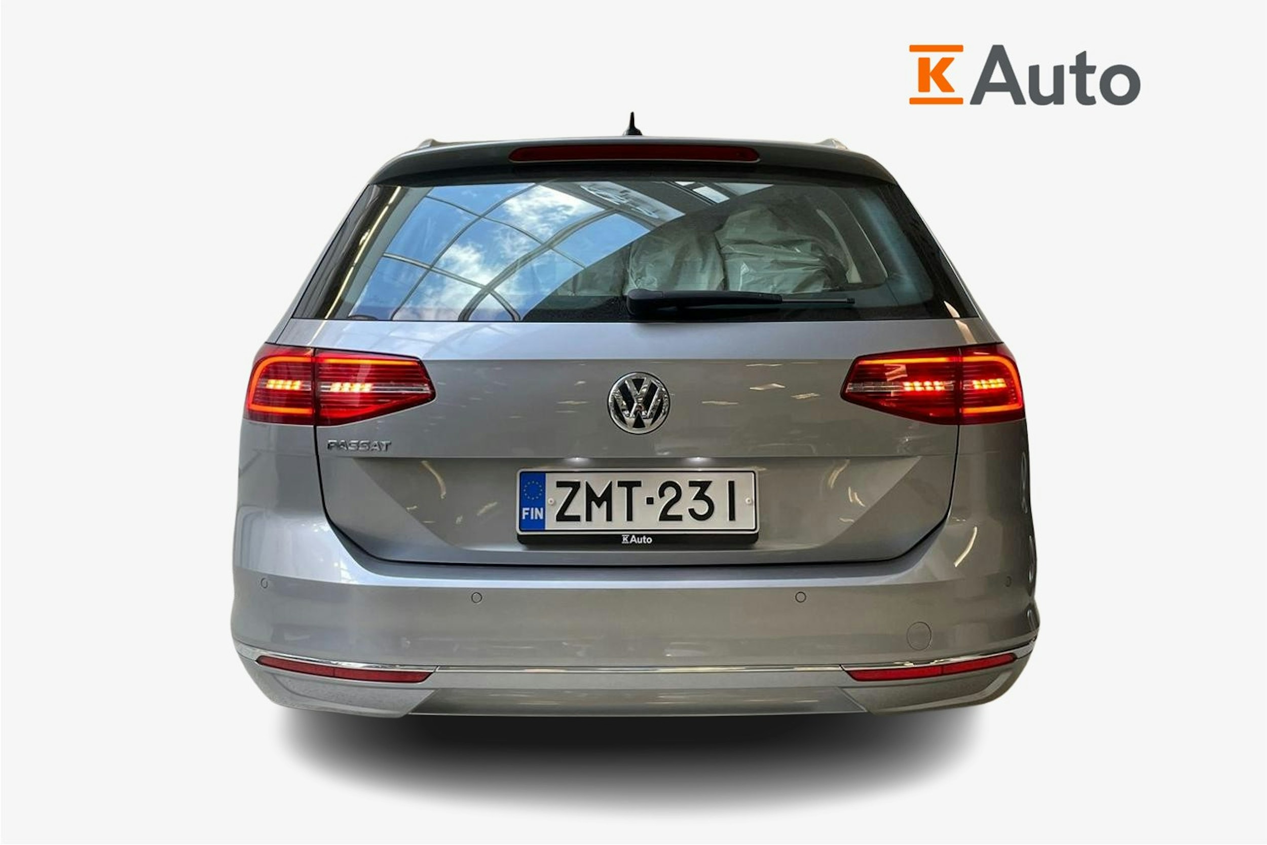 sininen Volkswagen Passat 2019 kuva 3.