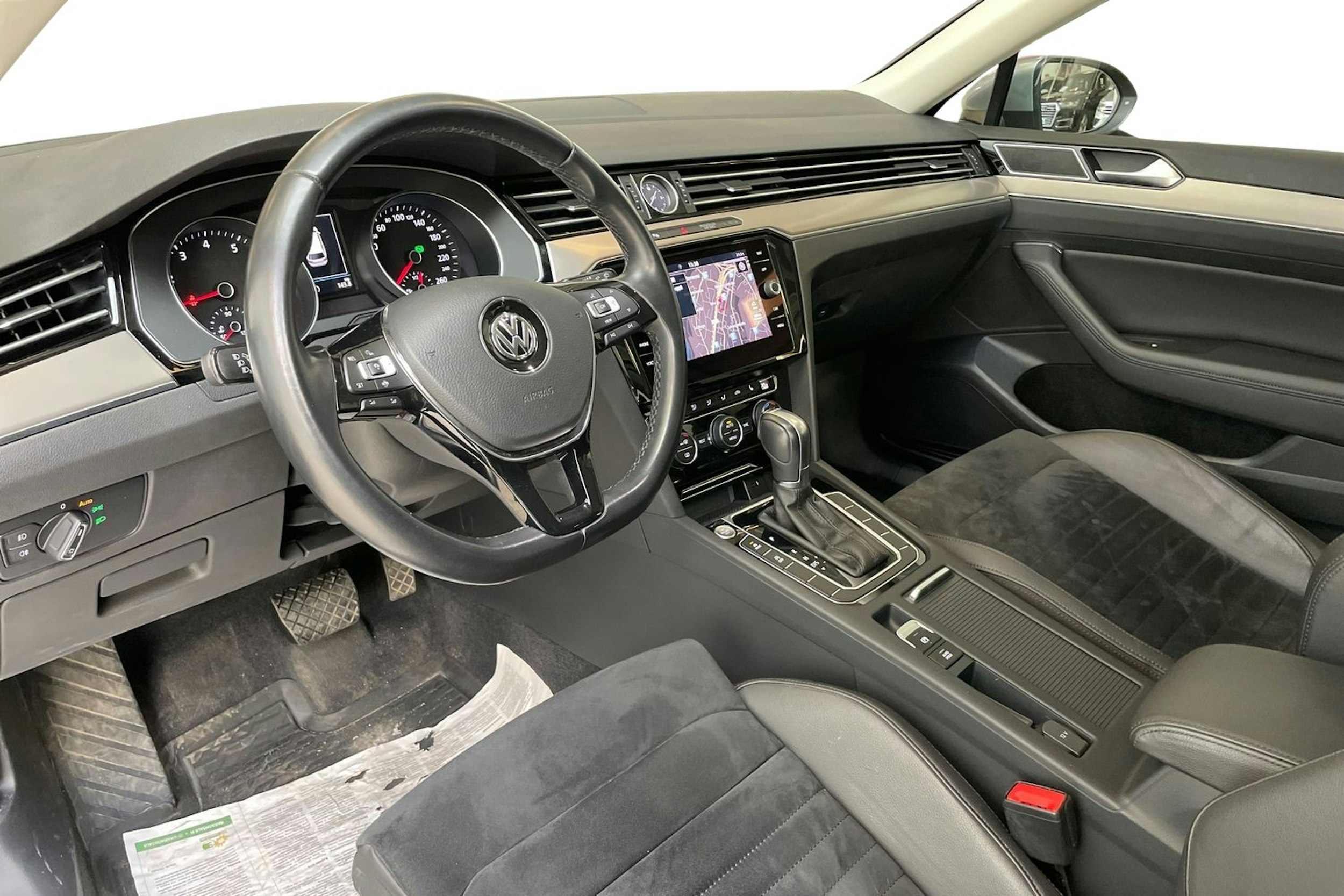 sininen Volkswagen Passat 2019 kuva 7.