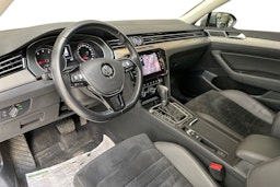 sininen Volkswagen Passat 2019 kuva 7.