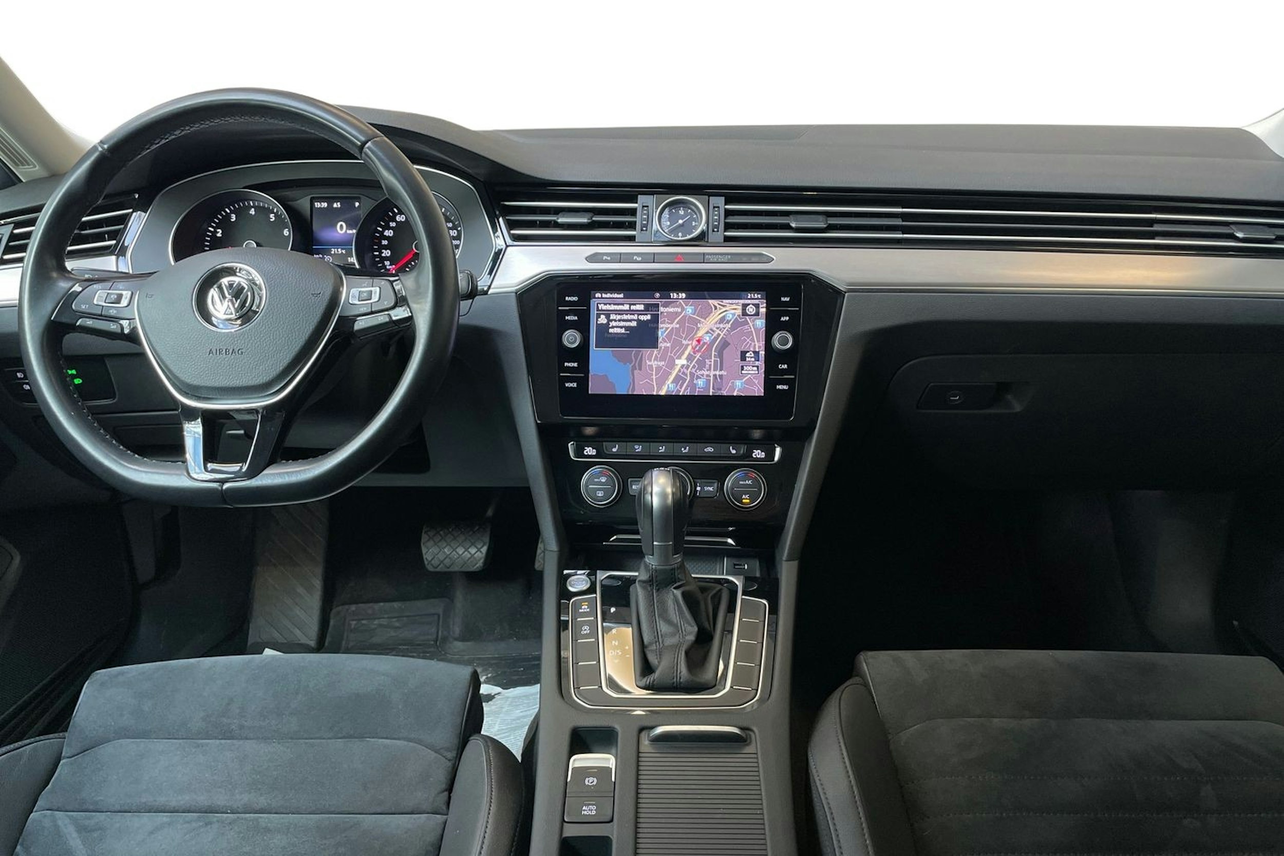 sininen Volkswagen Passat 2019 kuva 9.