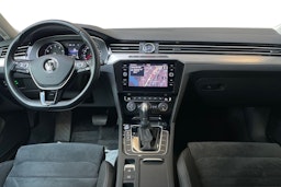 sininen Volkswagen Passat 2019 kuva 9.