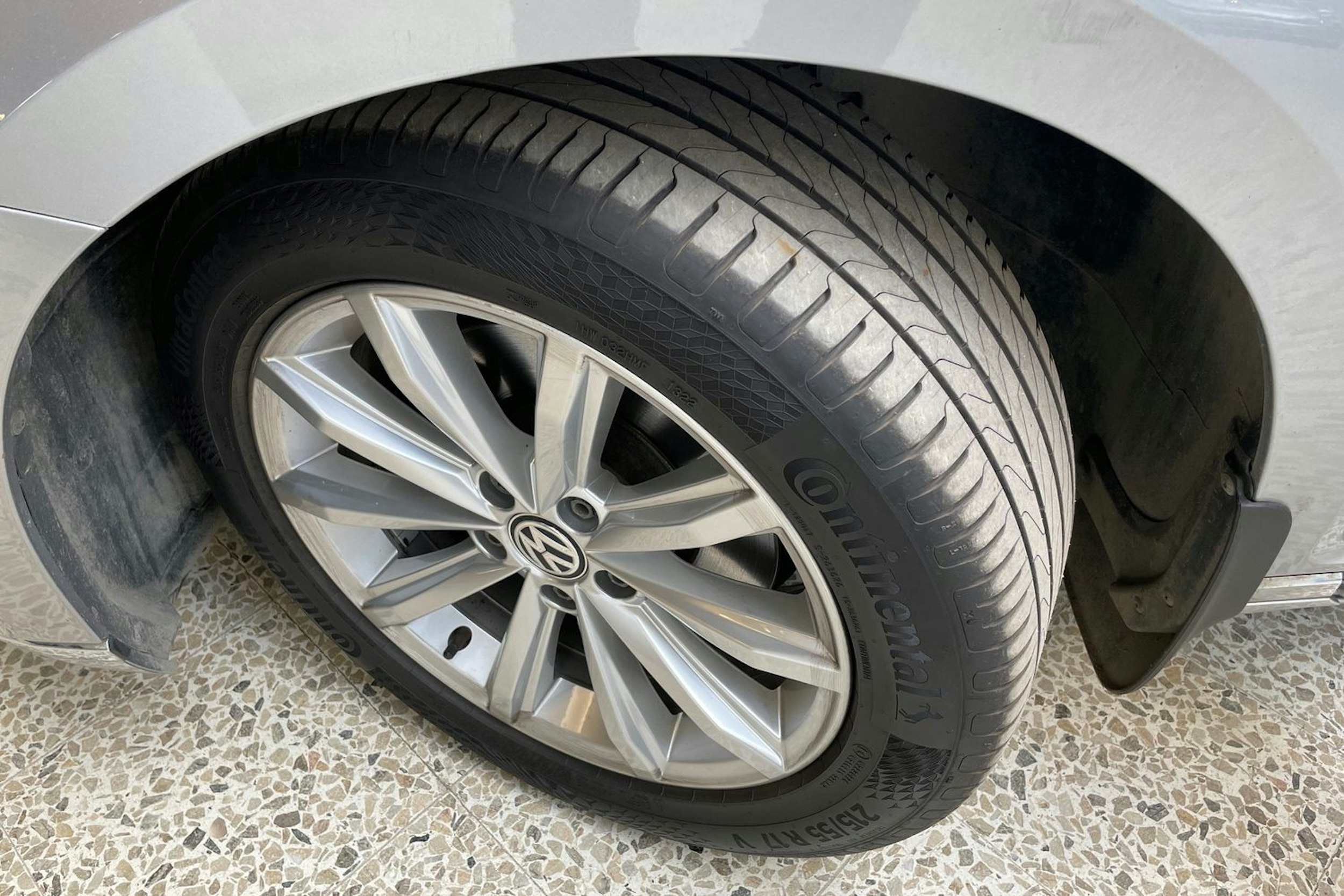 sininen Volkswagen Passat 2019 kuva 13.