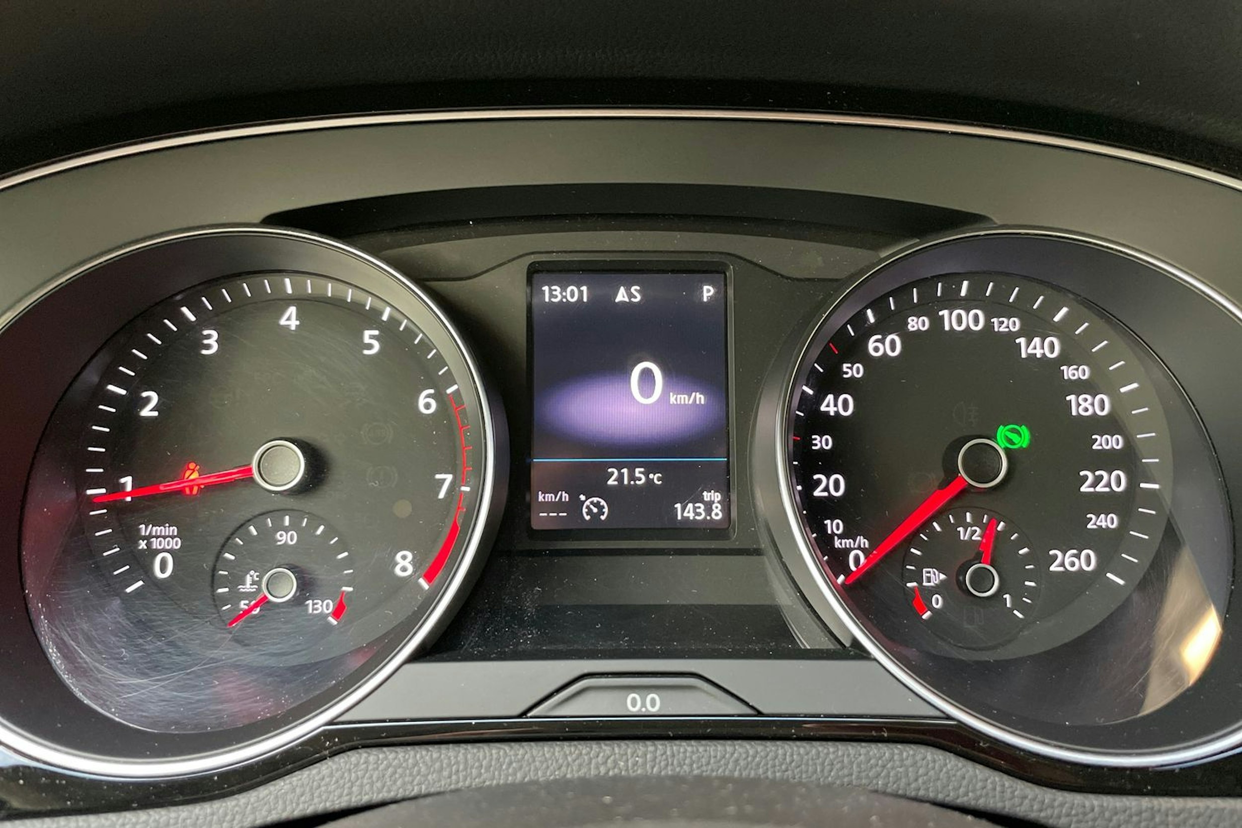 sininen Volkswagen Passat 2019 kuva 14.