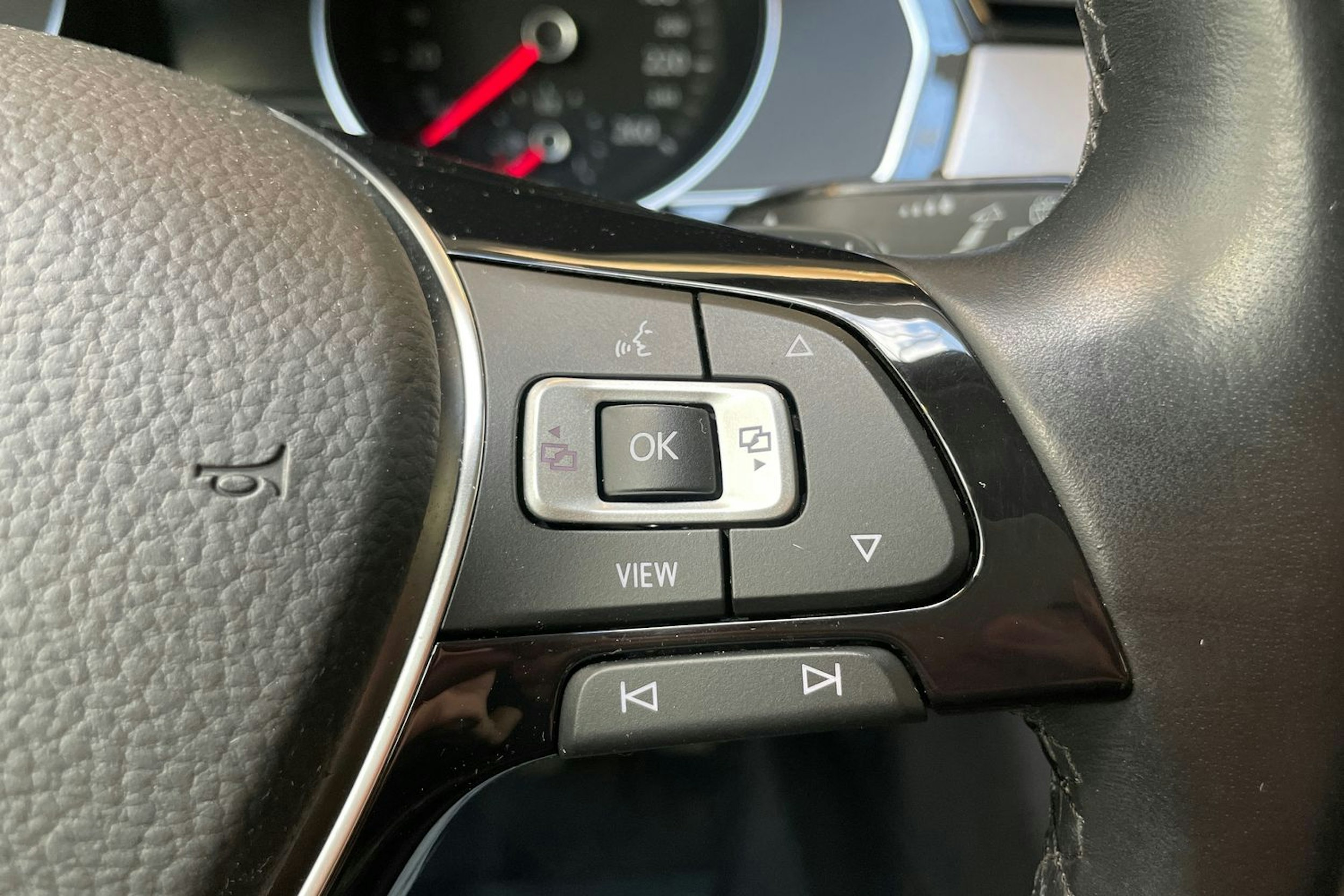 sininen Volkswagen Passat 2019 kuva 16.