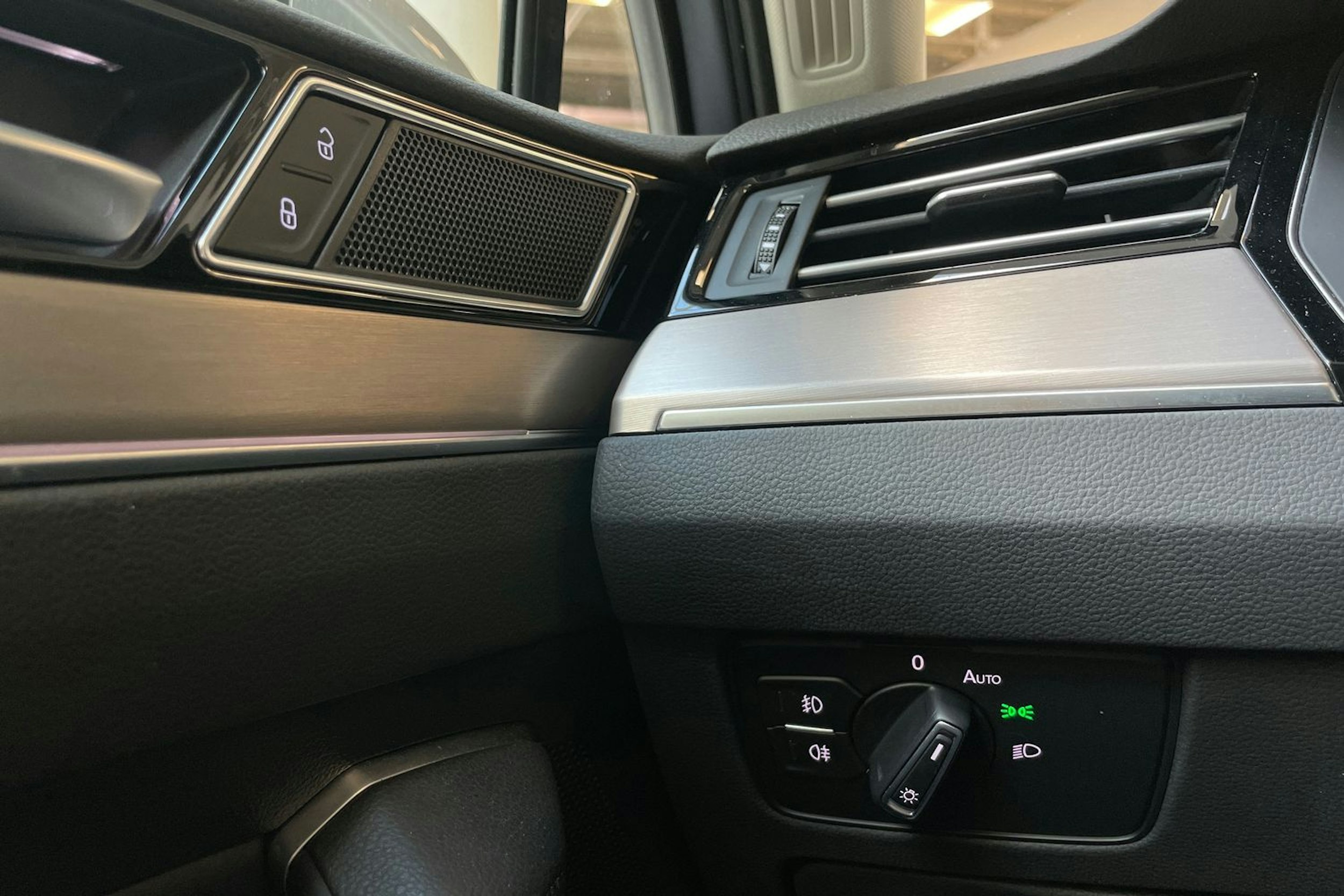 sininen Volkswagen Passat 2019 kuva 17.