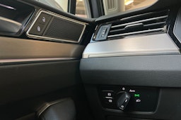 sininen Volkswagen Passat 2019 kuva 17.