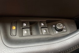 sininen Volkswagen Passat 2019 kuva 18.