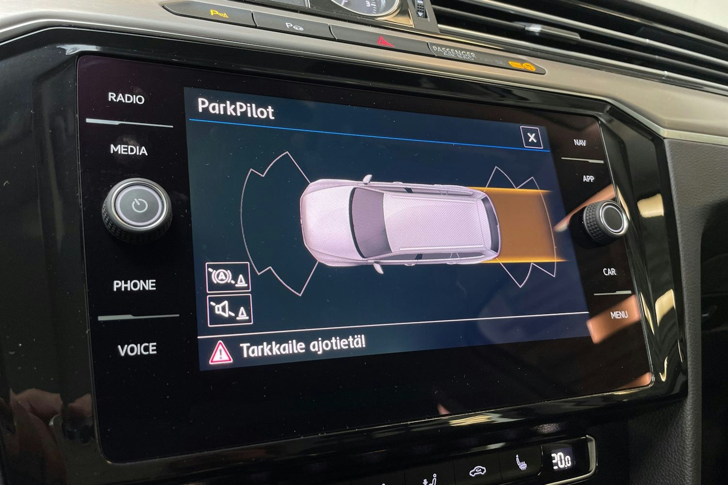 sininen Volkswagen Passat 2019 kuva 21.